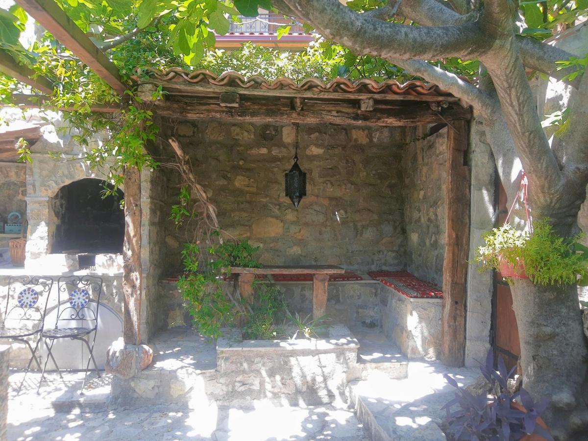 Sea-Side Old Stone Villa With A Private Garden Budva Exterior photo