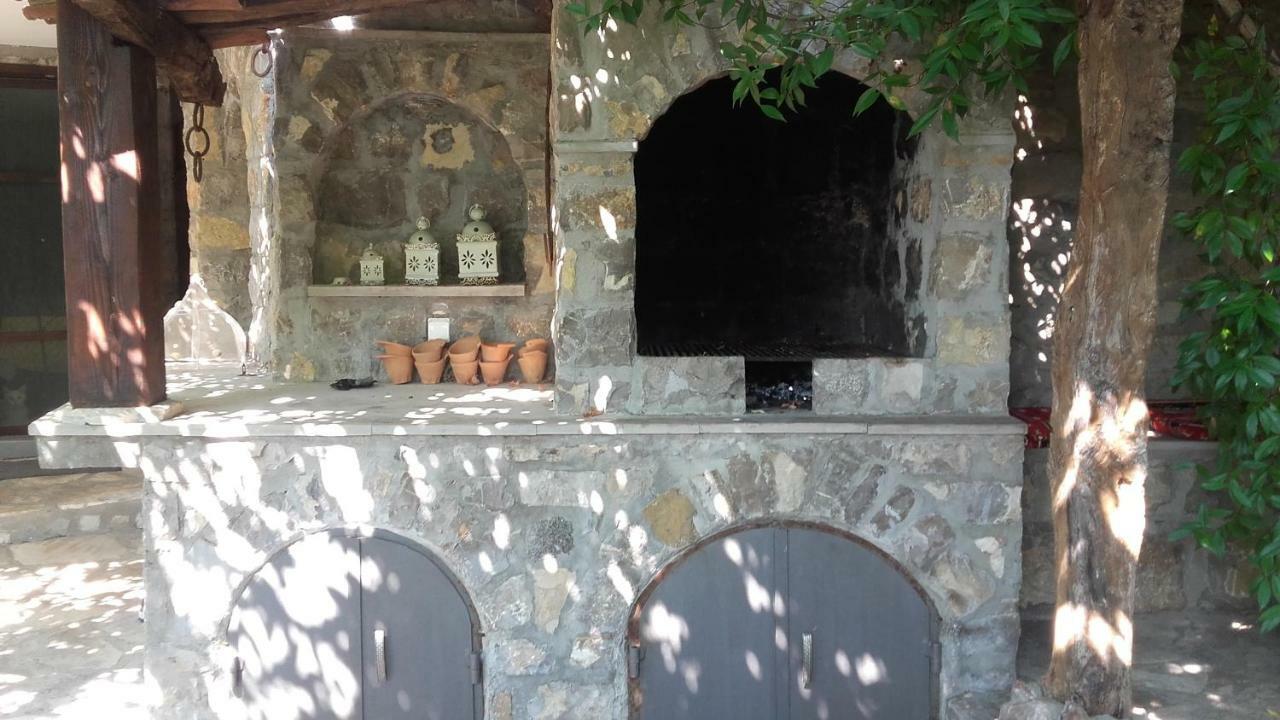 Sea-Side Old Stone Villa With A Private Garden Budva Exterior photo